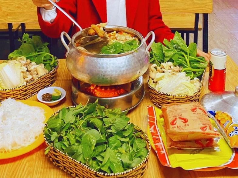 Lẩu gà lá sâm bổ dưỡng