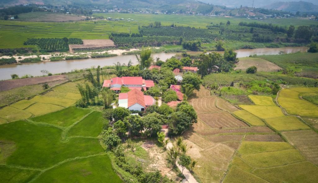 Tổng quan khuôn viên Resort Epic Hot Spring nhìn từ trên cao