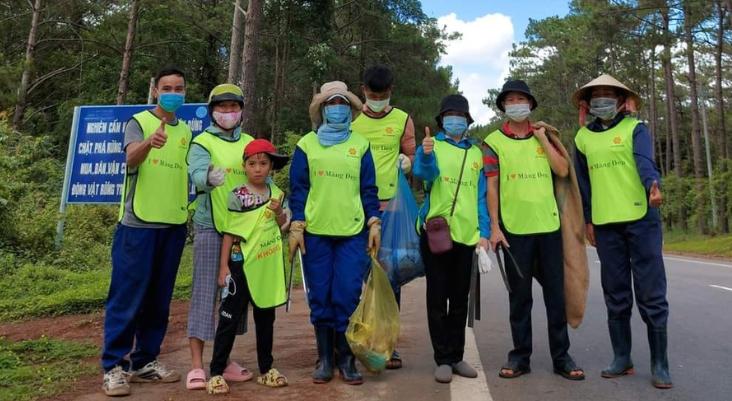 Tham gia chiến dịch 'Nhặt rác ở Măng Đen'