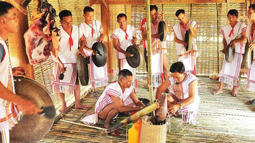 Tham gia các lễ hội đặc trưng của người Rơ Măm