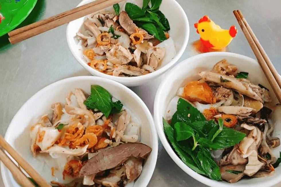 Bánh ướt lòng gà Đà Lạt ở 17 Tăng Bạt Hổ
