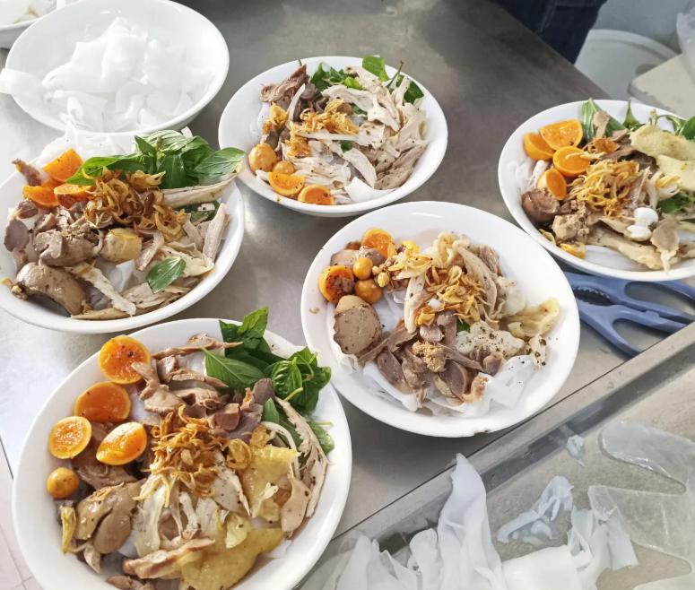 Bánh ướt lòng gà Liên