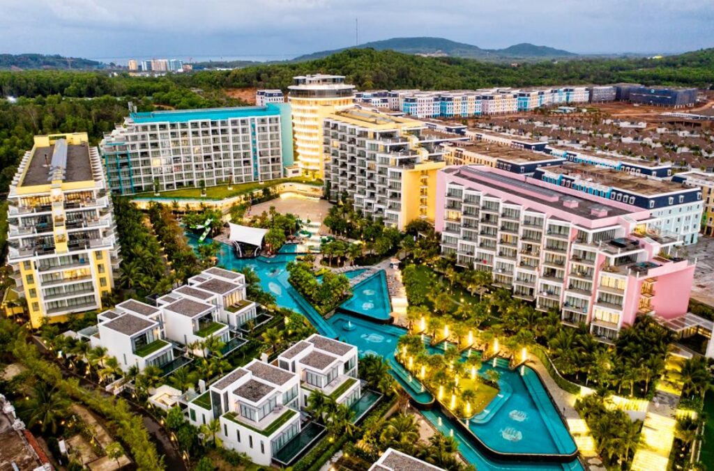 Phú Quốc có rất nhiều khách sạn, resort hiện đại phục vụ lưu trú