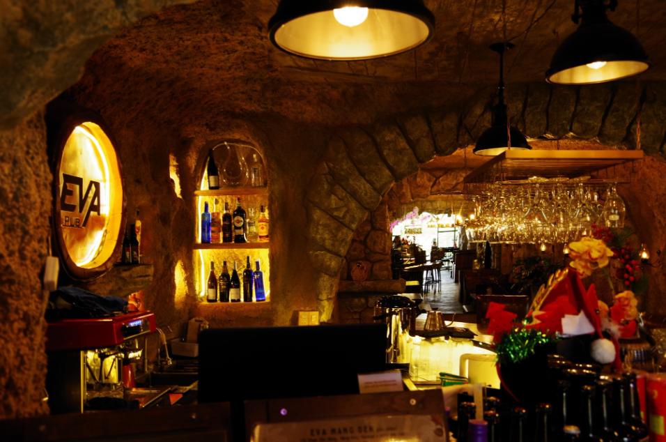 Thư giãn tại không gian pub ấm áp