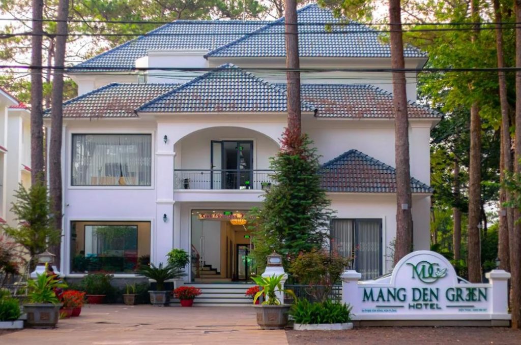 Khuôn viên bên ngoài khách sạn Măng Đen Green