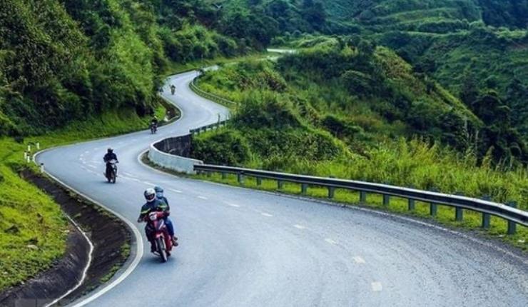 Khám phá cung đèo khi di chuyển bằng xe máy