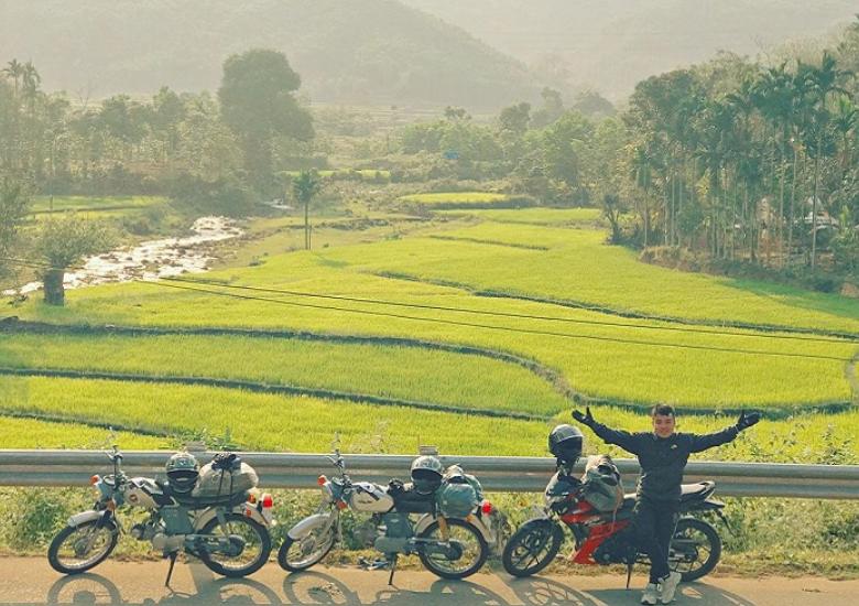 Phượt bằng xe máy sẽ dễ dàng cho việc dừng lại ngắm cảnh thỏa thích