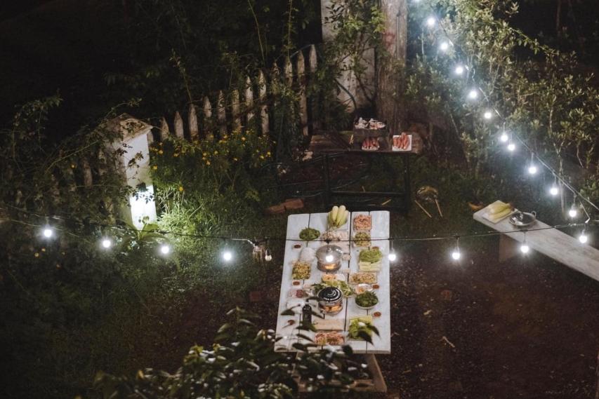 Tổ chức tiệc BBQ và đốt lửa trại vào ban đêm