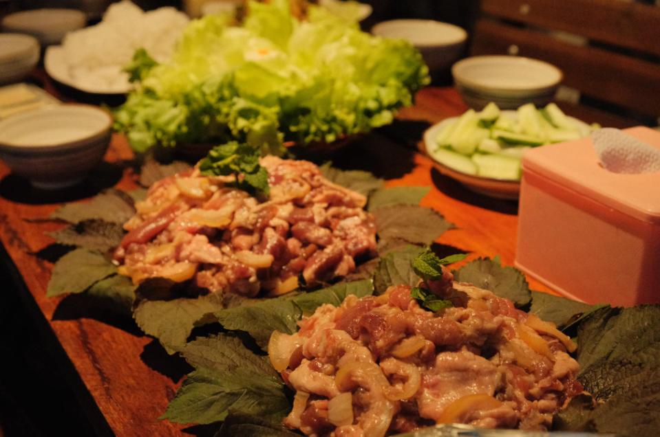 Thưởng thức ẩm thực đặc sản