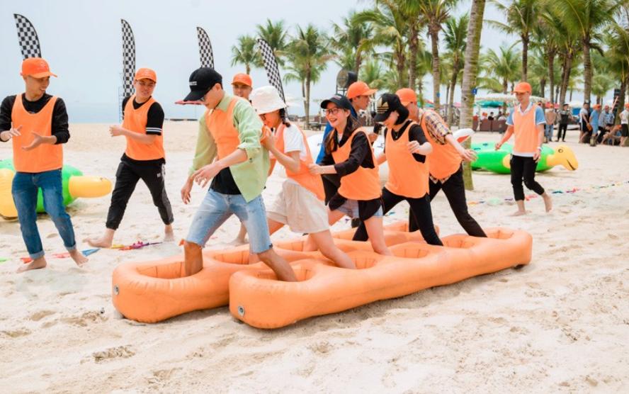 Tổ chức hoạt động teambuilding