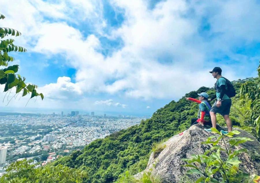 Trải nghiệm leo Núi Lớn