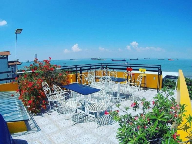 Sân thượng rộng rãi, tổ chức BBQ là hết ý
