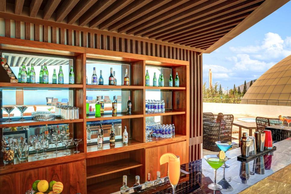 Pool bar