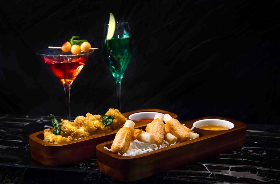 Quầy Bar Corniche Ultra Lounge