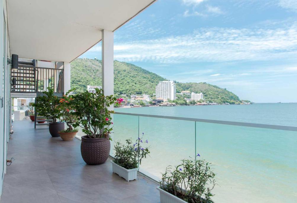 Huyền Trang Villa nằm sát biển