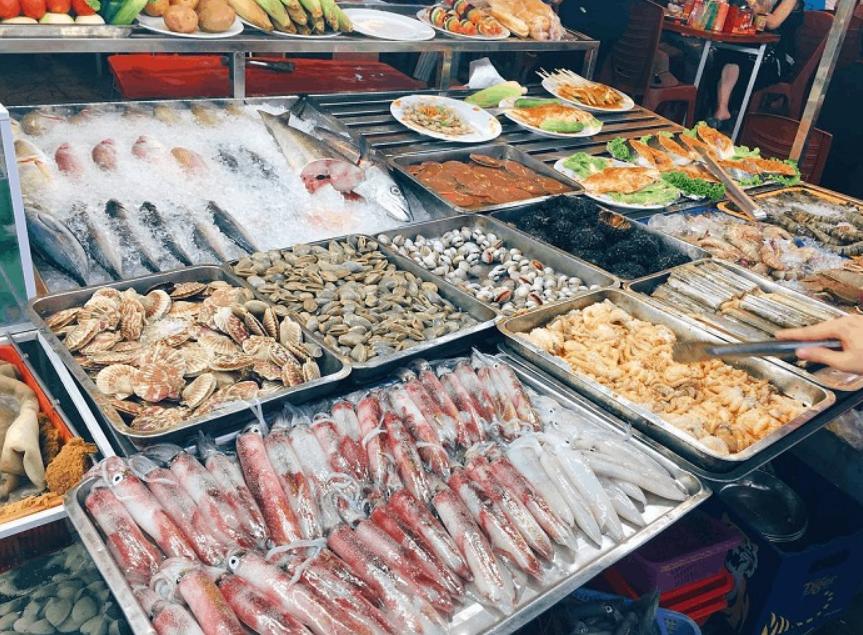 Thưởng thức hải sản tươi ngon 