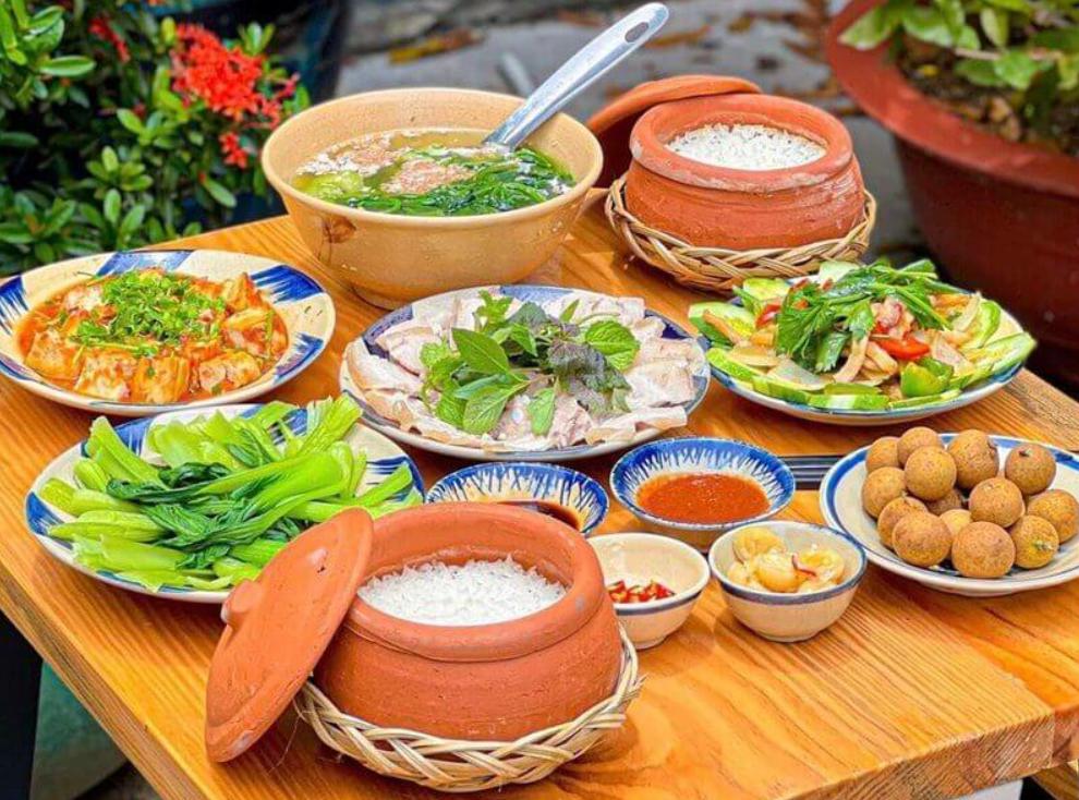 Cơm niêu Rồng Vàng