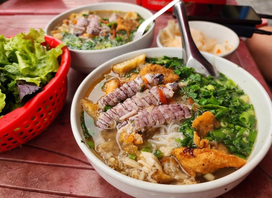 Bún tôm tích đầy ụ topping