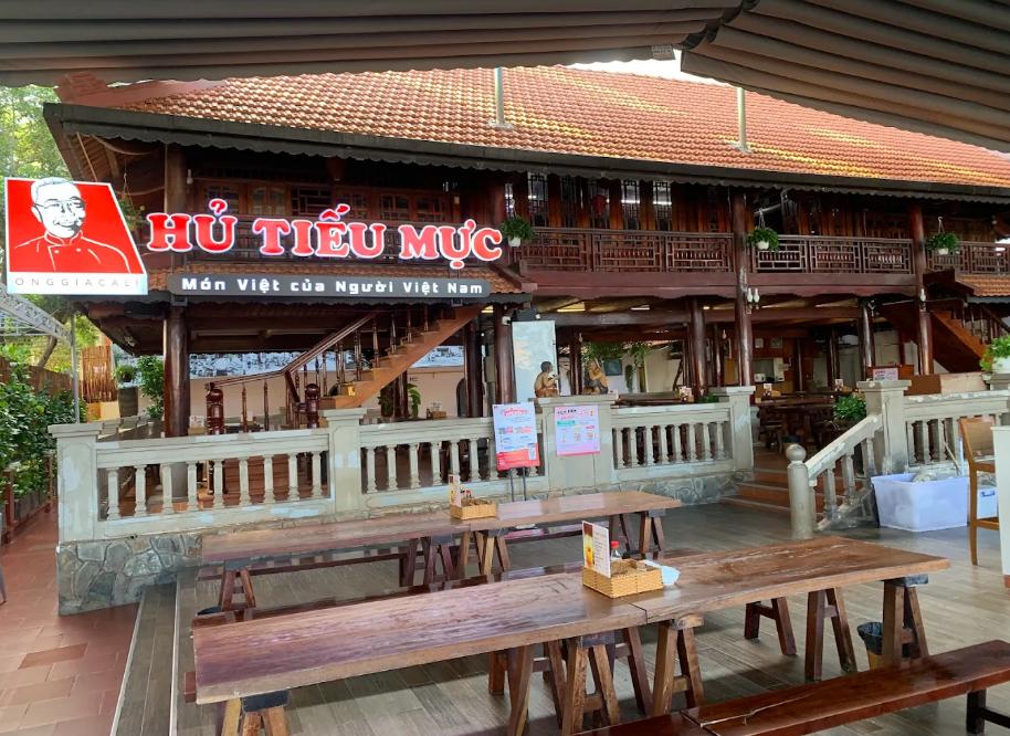 Hủ tiếu Ông Già Cali có không gian rộng rãi