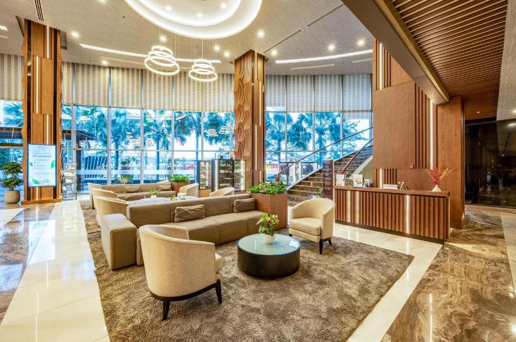 Bên trong khách sạn thiết kế sang trọng, hài hòa
