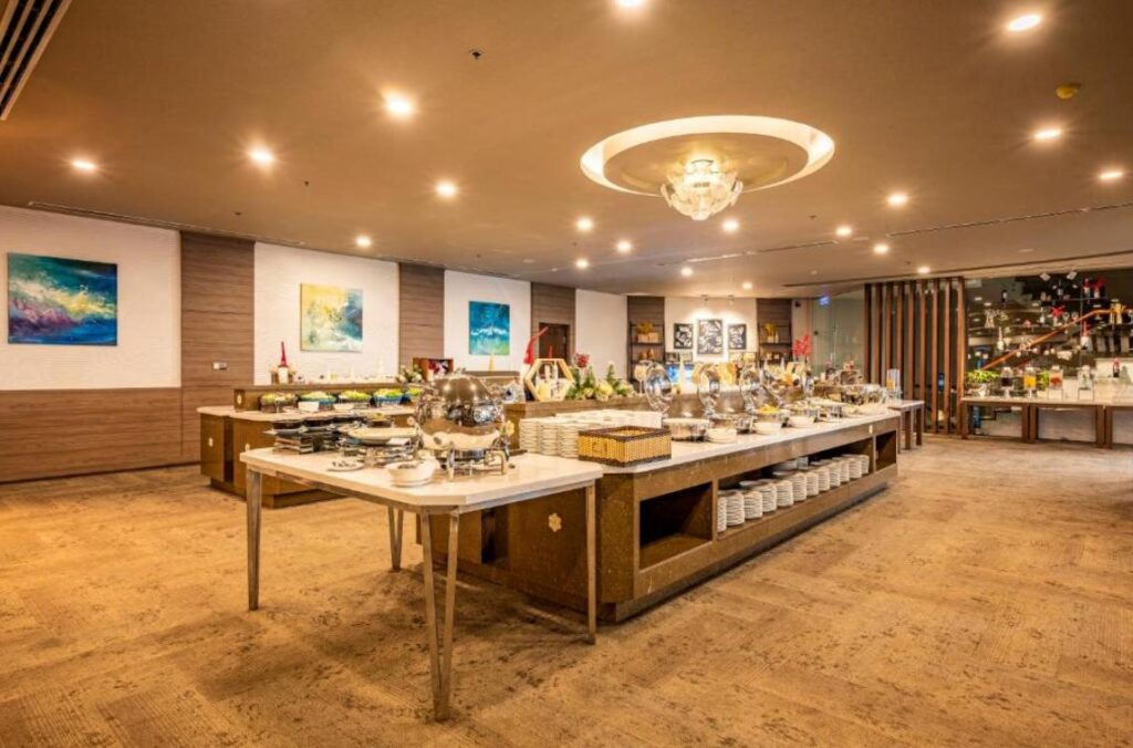 Quầy buffet trang trí bắt mắt