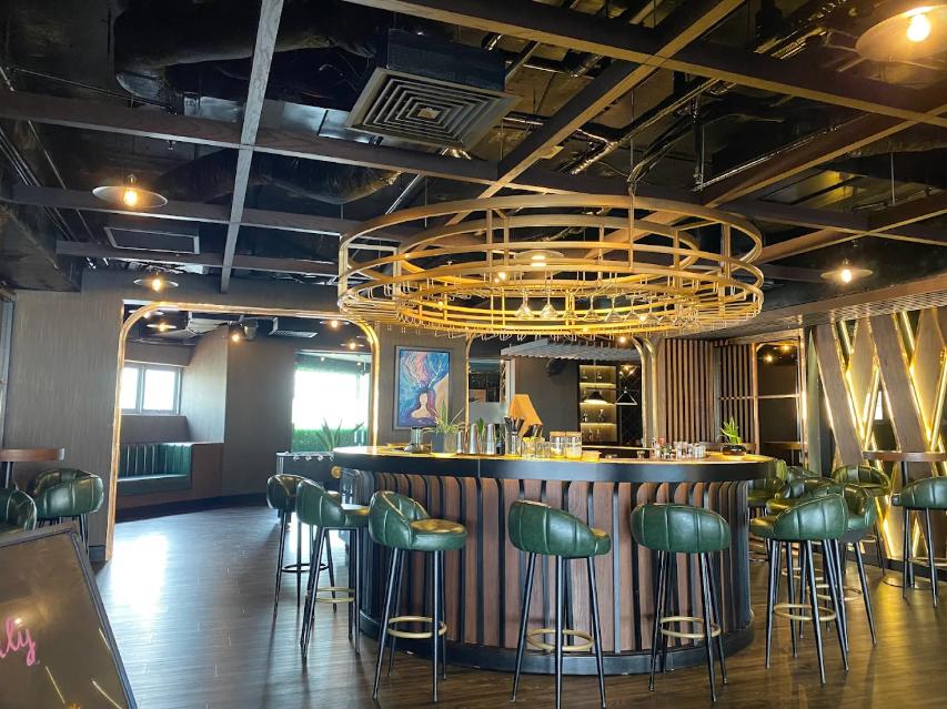 Khu vực quầy bar yên tĩnh, lãng mạn