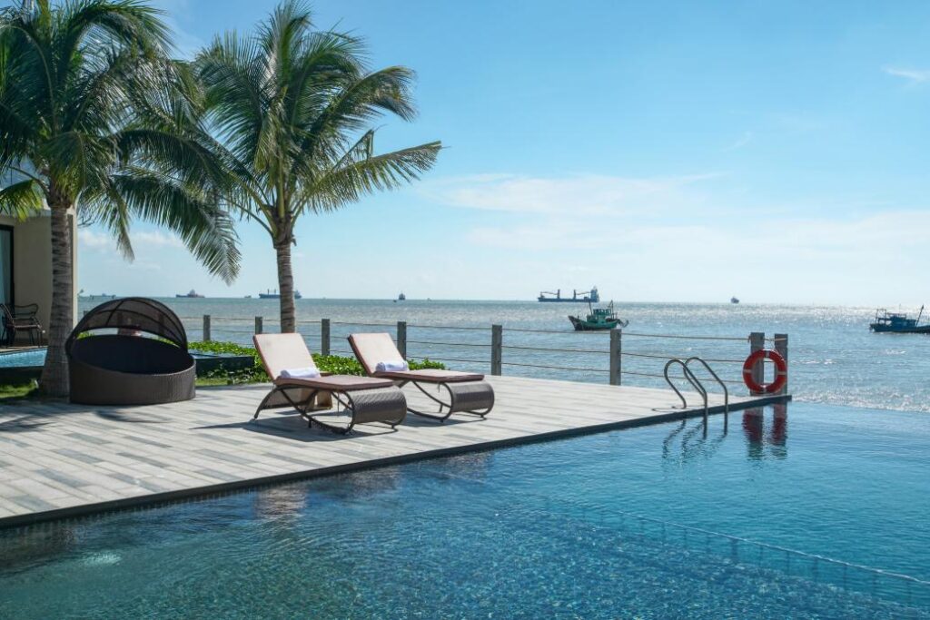 Bể bơi vô cực với tầm nhìn tuyệt đẹp