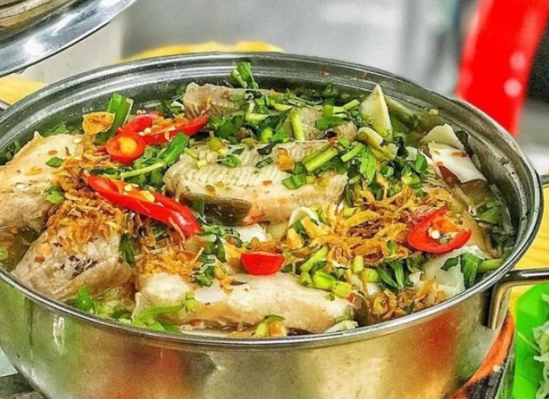 Nồi lẩu đầy ú cá tại Vũng Tàu Stop