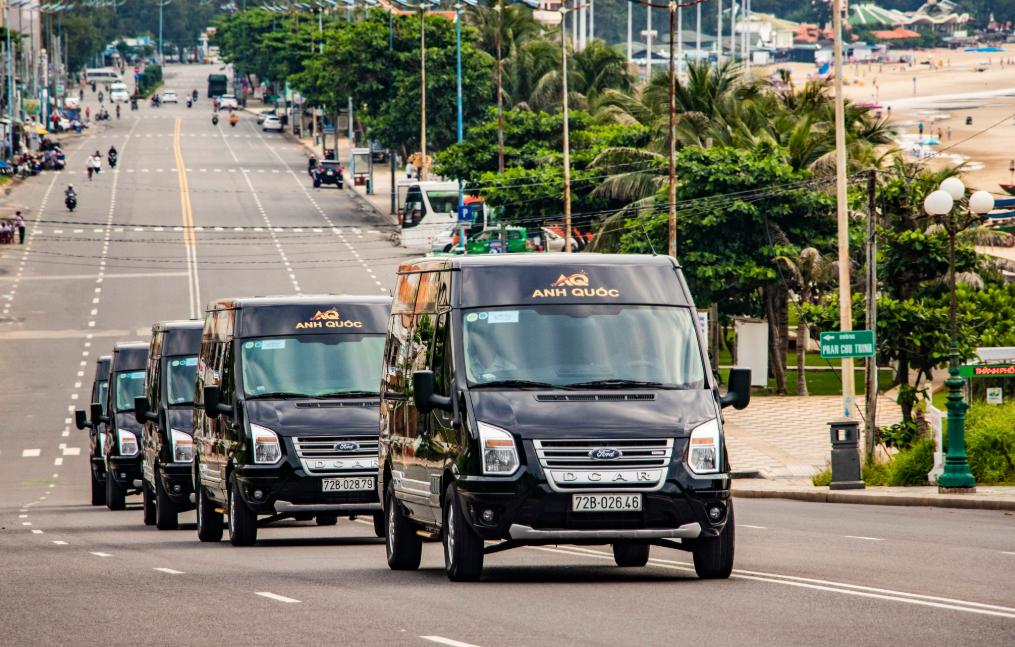 Xe Limousine 9 chỗ VIP