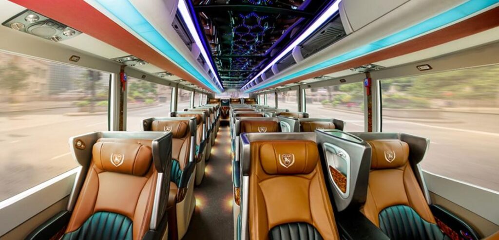 Xe Limousine cỡ lớn 16 - 29 chỗ vẫn giữ nguyên tiêu chuẩn cao cấp
