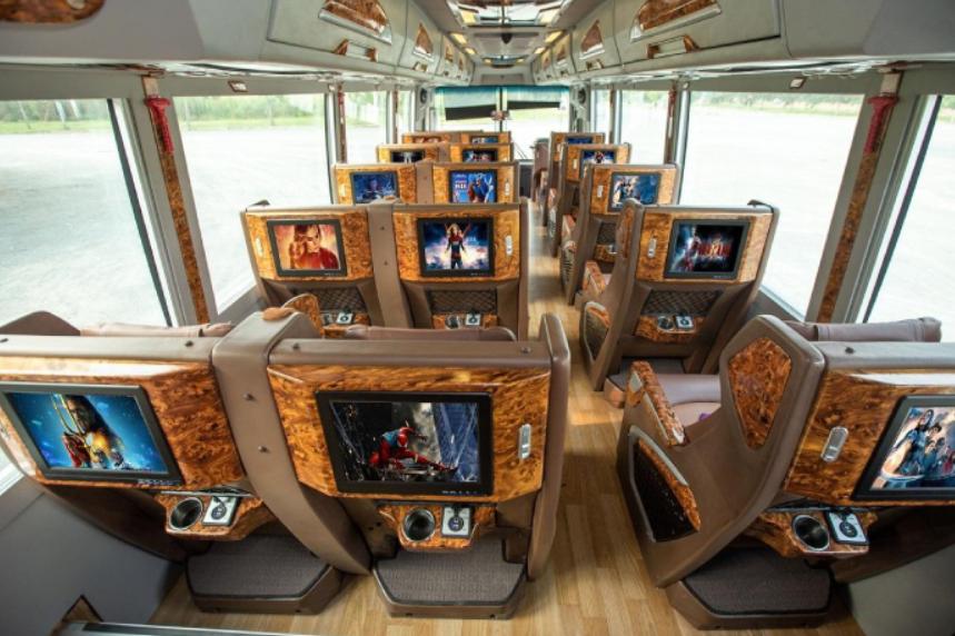 Nội thất của xe limousine thì rất tiện nghi và rộng rãi
