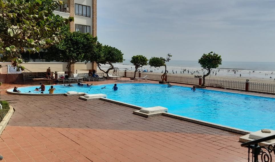 Hồ bơi ngoài trời cực thư giãn