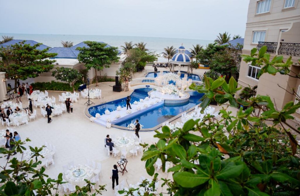 Những buổi tiệc ngoài trời ngập tràn lãng mạn