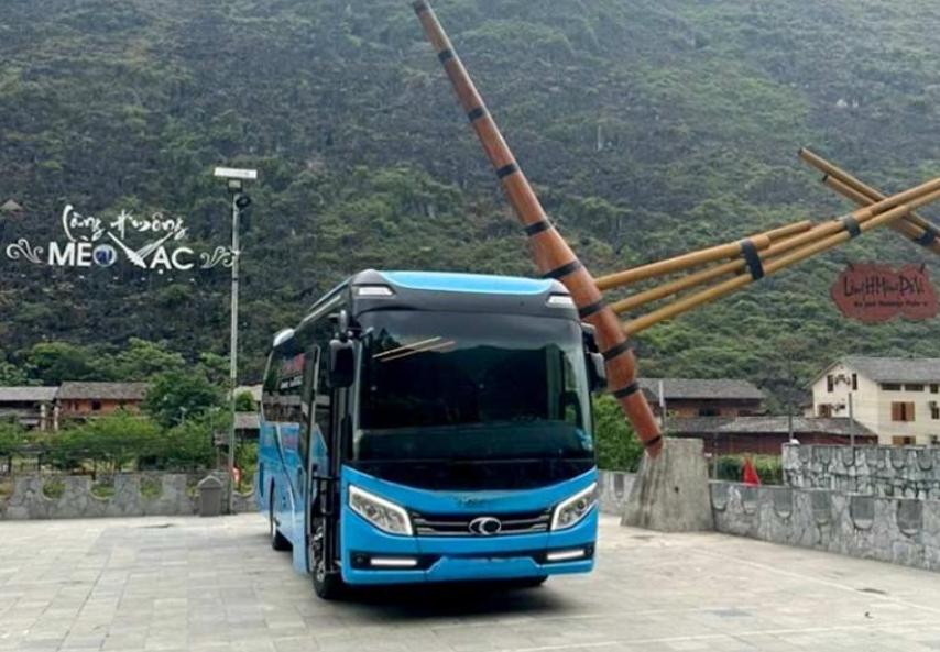 Hoặc lựa chọn xe khách để di chuyển an toàn, nhanh chóng