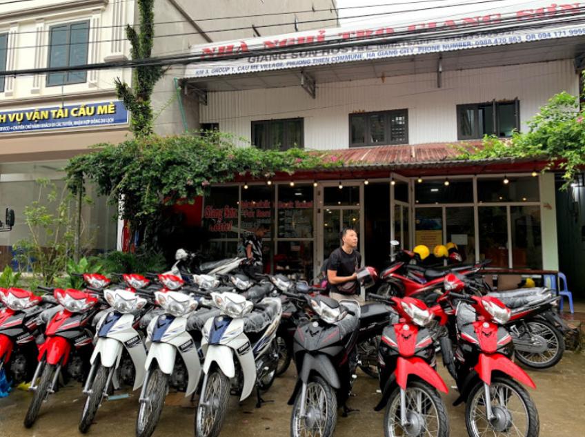 Có thể thuê xe máy để di chuyển từ Đồng Văn đi Mèo Vạc