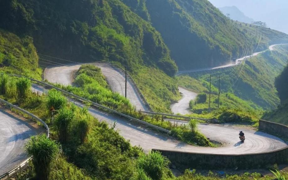 Cung đường từ Hà Giang đến Sapa có khá nhiều đèo, dốc nguy hiểm