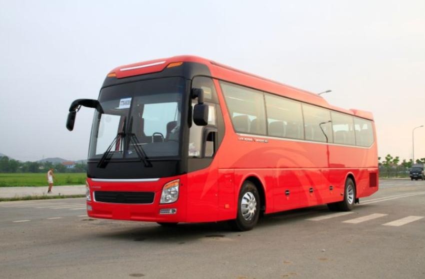 Xe khách di chuyển từ Hà Giang đi Đồng Văn