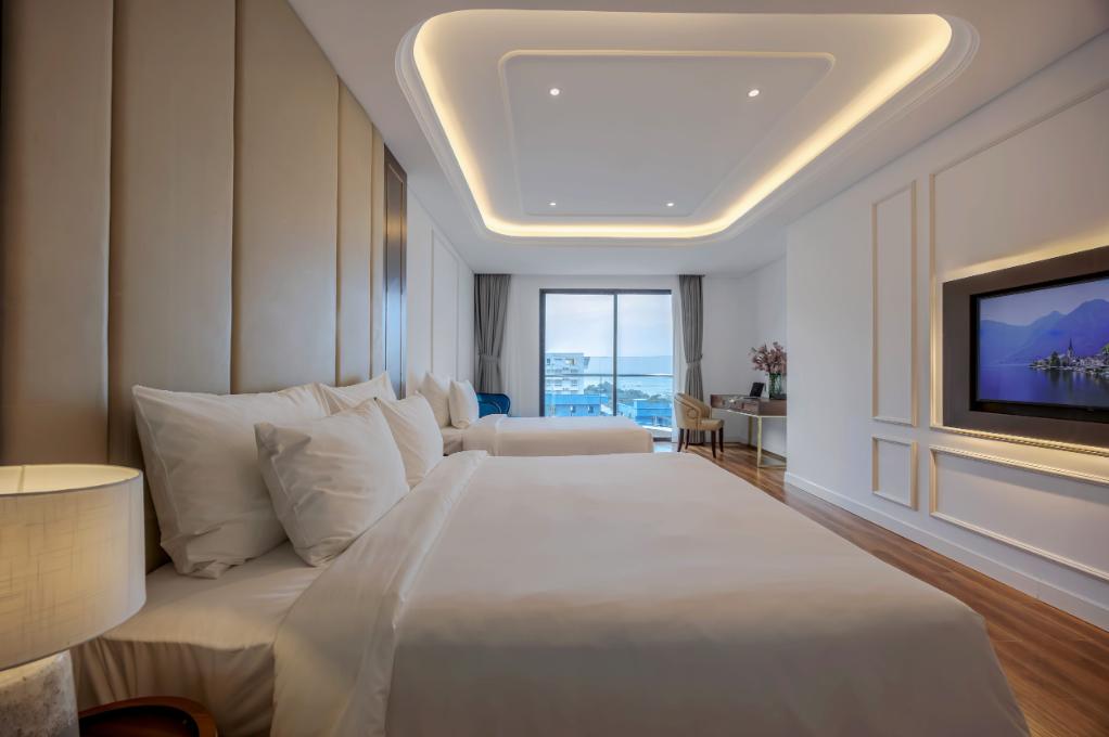 Phòng Premier Triple Mountain View sang trọng