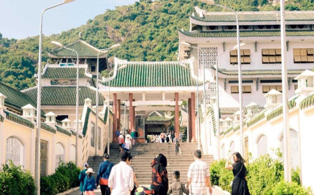 Chùa Bà Châu Đốc - Địa điểm hành hương nổi tiếng