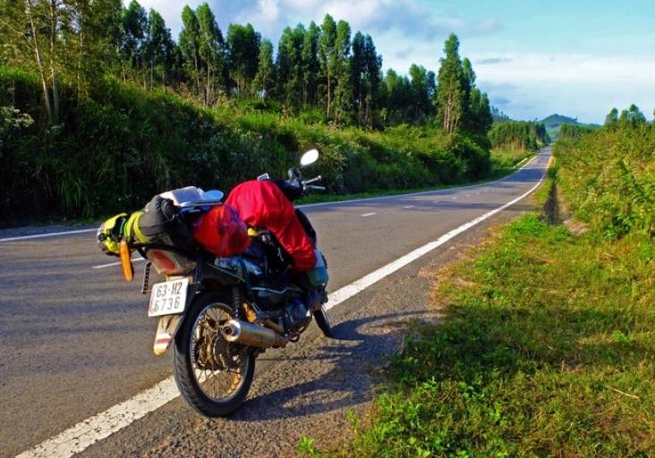 Đi xe máy từ TPHCM đi Châu Đốc là một lựa chọn thú vị khám phá các cung đường miền Tây