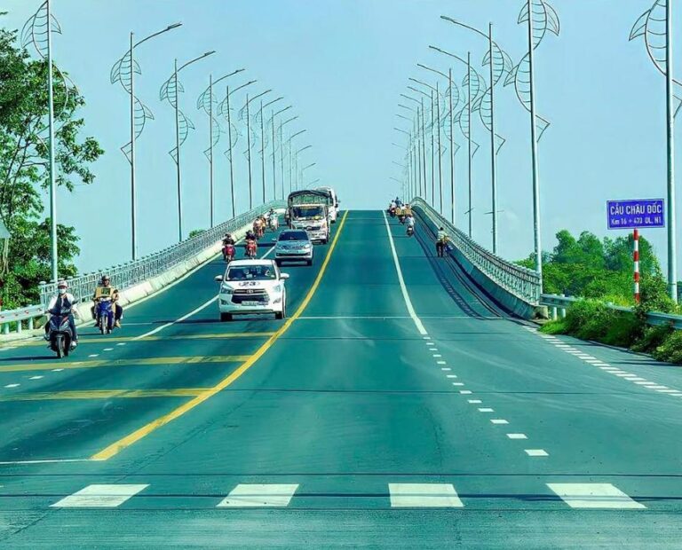 Từ TPHCM đi Châu Đốc bao nhiêu km