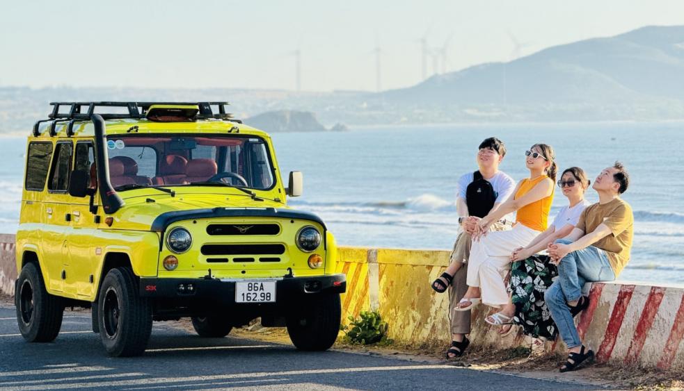 Tự lái xe cá nhân có thể tự do dừng lại ngắm cảnh dẹp bất cứ lúc nào