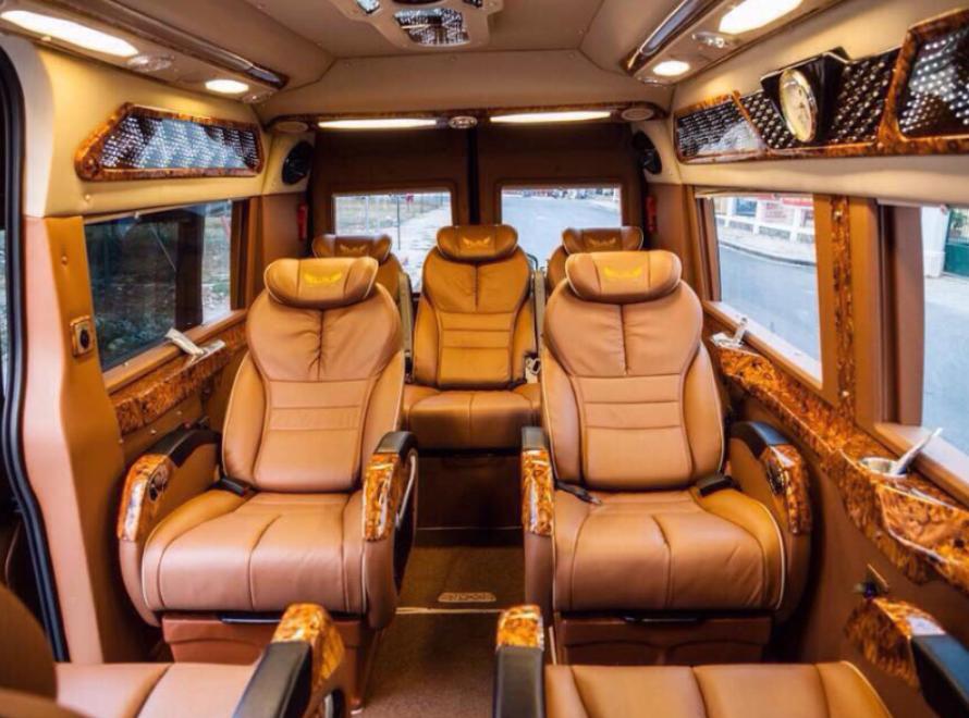 Xe limousine là lựa chọn quen thuộc của nhiều du khách từ TP.HCM đi Tây Ninh