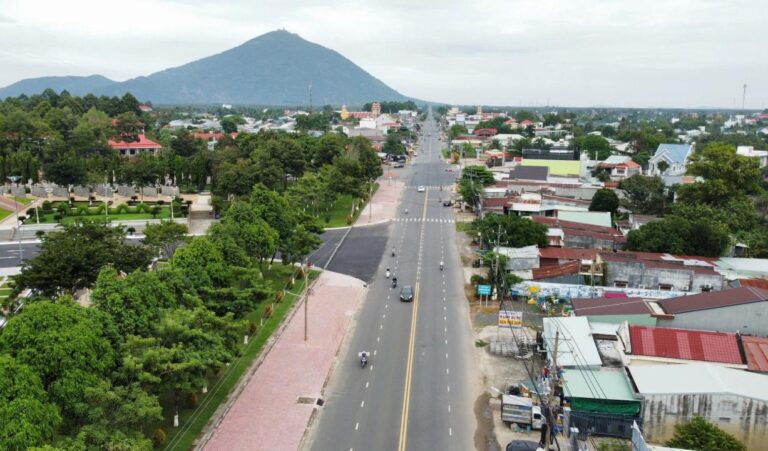 Từ TPHCM đi núi Bà Đen bao nhiêu km