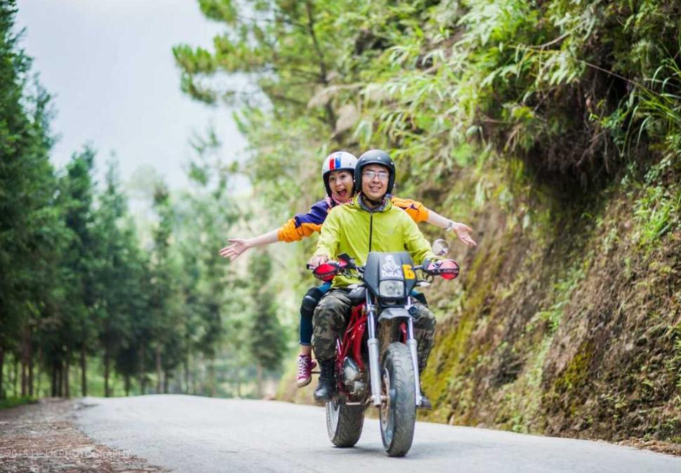 Di chuyển bằng phương tiện cá nhân có thể tự do tận hưởng cung đường tuyệt đẹp ở Đà Nẵng