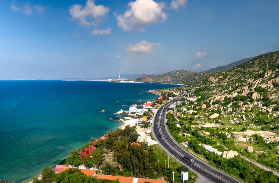 Tuyến ven biển từ TPHCM đi Đà Nẵng tuyệt đẹp và ít xe lớn 