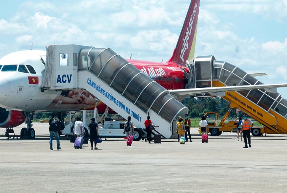 Di chuyển bằng máy bay khá là nhanh chóng và tiện lợi