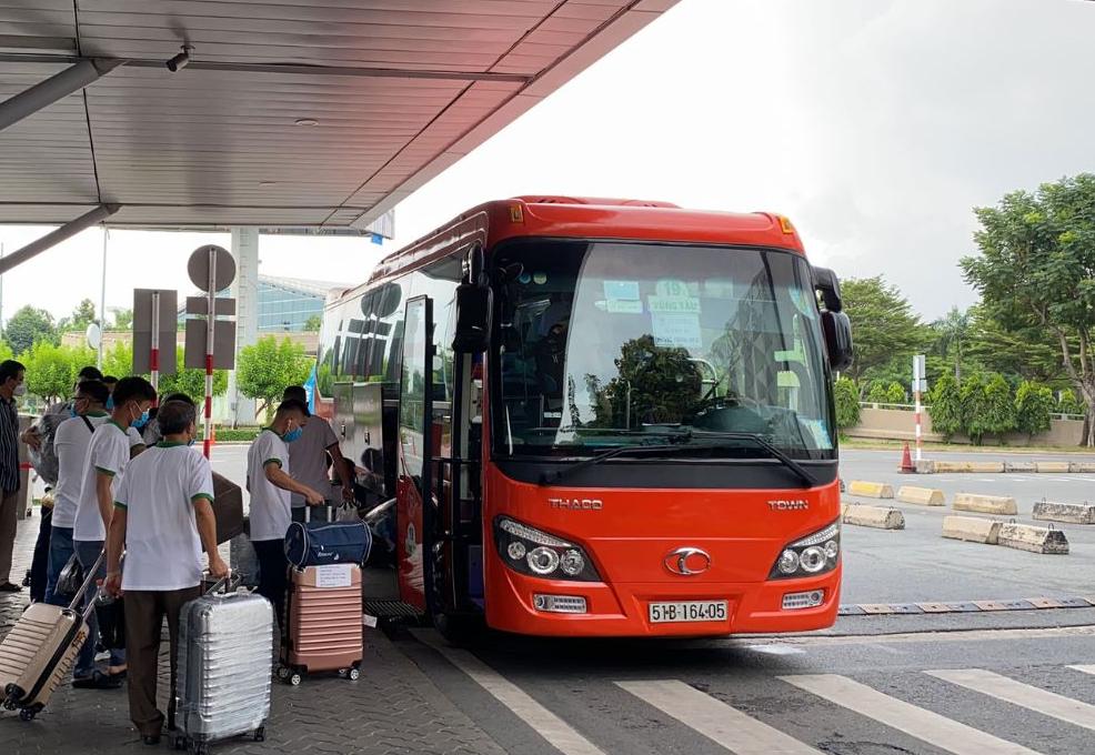 Xe khách là lựa chọn phổ biến nhất để di chuyển đến Cần Thơ