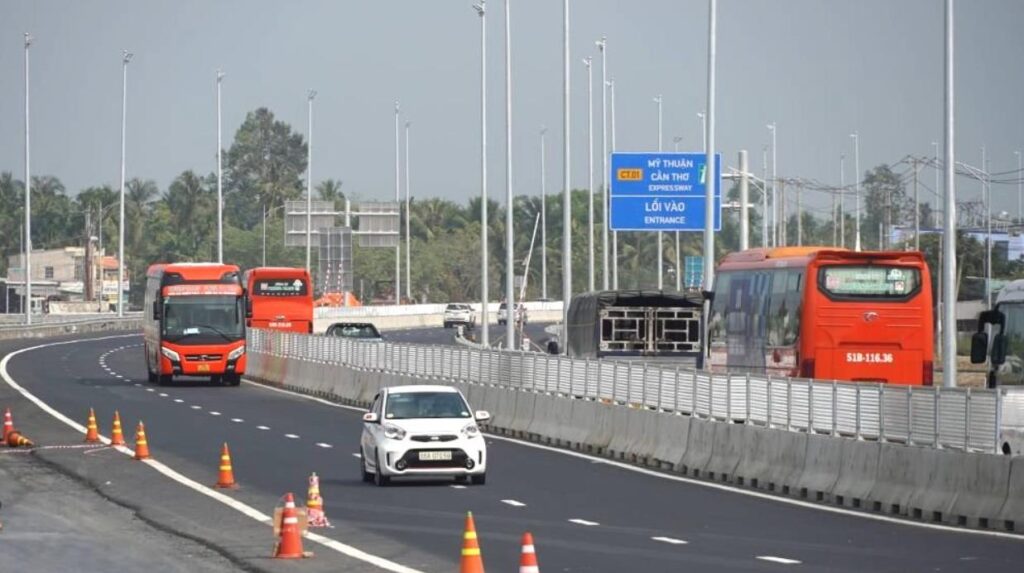 Di chuyển bằng ô tô nhanh và thoải mái