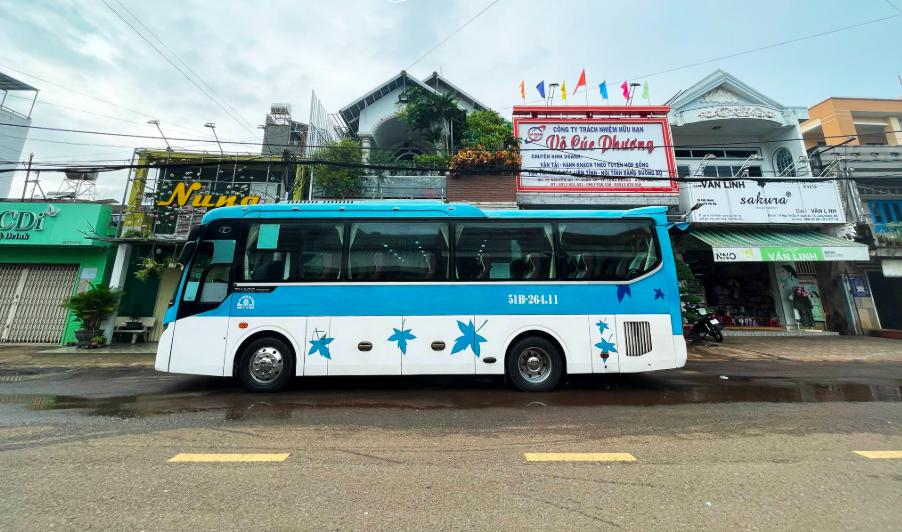 Di chuyển bằng xe khách nhanh chóng và tiện lợi